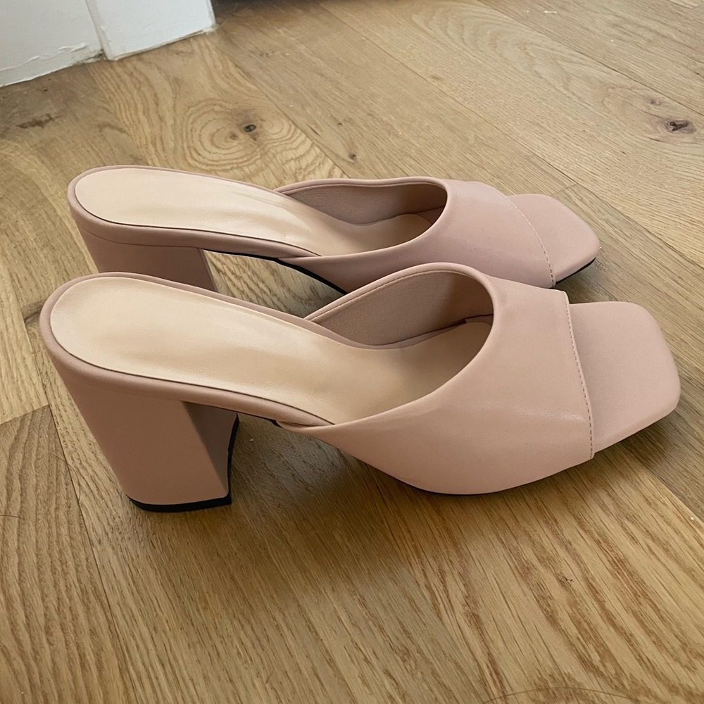 Open toe heeled sandal sz 38 NEVER WORN